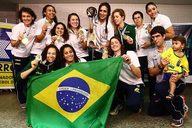 Két éve a brazilok vihették haza a vb-trófeát (Fotó: AFP)