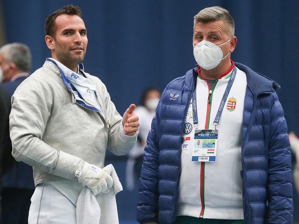 Szilágyi Áron Tokióban immár a második olimpiai aranyérmét ünnepelhette Decsi András edzősége alatt (Fotó: Tumbász Hédi)