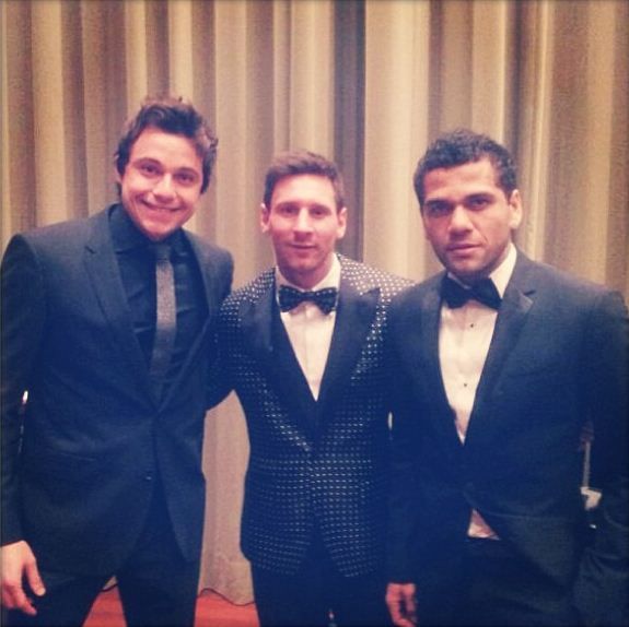 Messi csapattársa, Dani Alves és egy másik cimbora társaságában (Fotó: Twitter / Dani Alves)