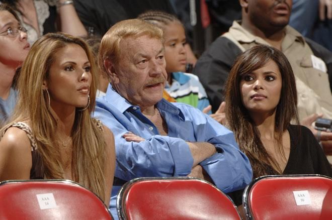 Jerry Buss és a szép lányok (Forrás: Marca)