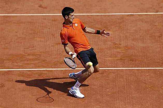 Egy pillanat, amikor Novak Djokovics nem ura a helyzetnek (Fotó: Reuters)