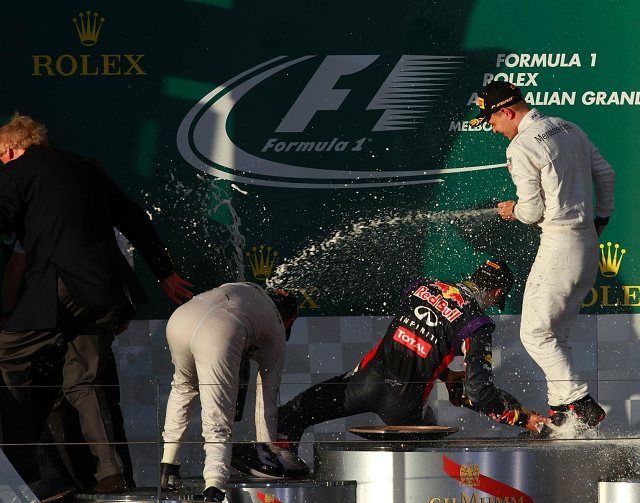 Ricciardo elesett a dobogón a pezsgőzéskor – ez volt a rossz előjel?