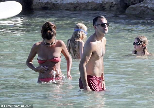 Ryan Giggs és Stacey Cooke a tengerben (forrás: Daily Mail)