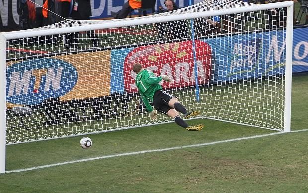 2010: a vonal mögött a labda Lampard lövése után