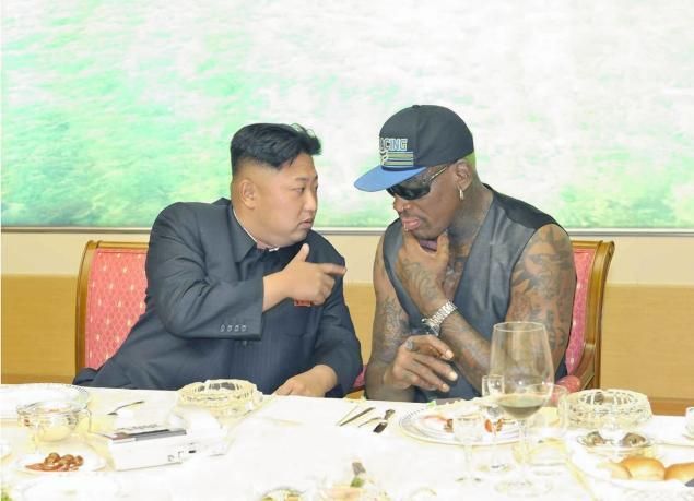 Kim Dzsongün és Dennis Rodman látszólag mély egyetértésben (forrás: nydailynews.com)
