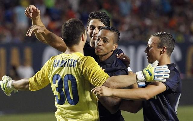 Juan Pablo Carrizót ünneplik a társak – a kapus góljával nyert az Inter (Fotó: Action Images)