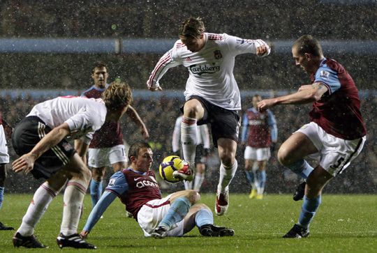 Fernando Torres döntötte el az Aston Villa elleni mérkőzést egy 92. percben szerzett góllal (fotó: Reuters)