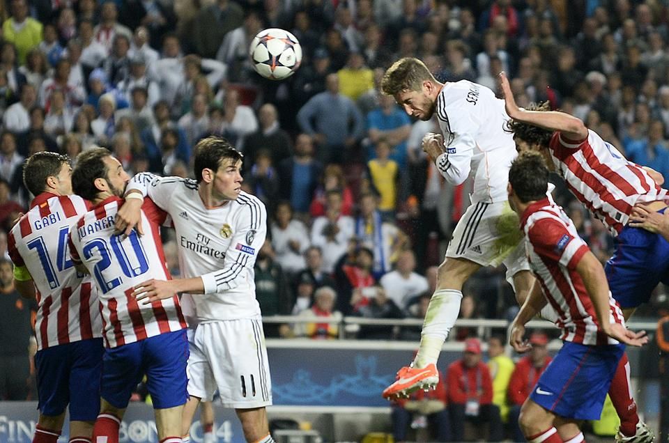 Sergio Ramos emelkedik, fejel és kiegyenlít az Atlético Madrid elleni 2014-es BL-fináléban, amelyet aztán meg is nyert a Real Madrid