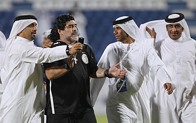 Úgy tűnik, eddig tartott az arab kaland Diego Maradona (balról a második) számára (Fotó: Reuters)