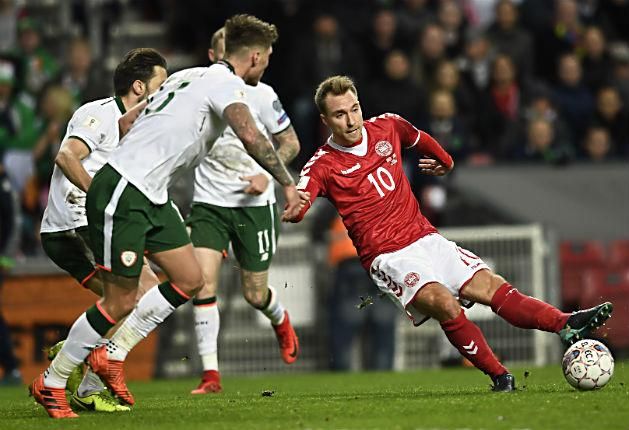 Christian Eriksen (10) három gólt lőtt az íreknek a 2017-es dublini vb-pótselejtezőn (Fotó: AFP)