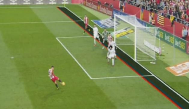 Les volt vagy nem volt les? A gólszerző Portu (középen) a Real Madrid védői közül bújt ki (Fotó: AS)