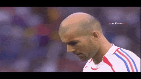 Ha Zidane áll a labda mögé, inkább indulj el zuhanyozni!(Forrás: marca.com)