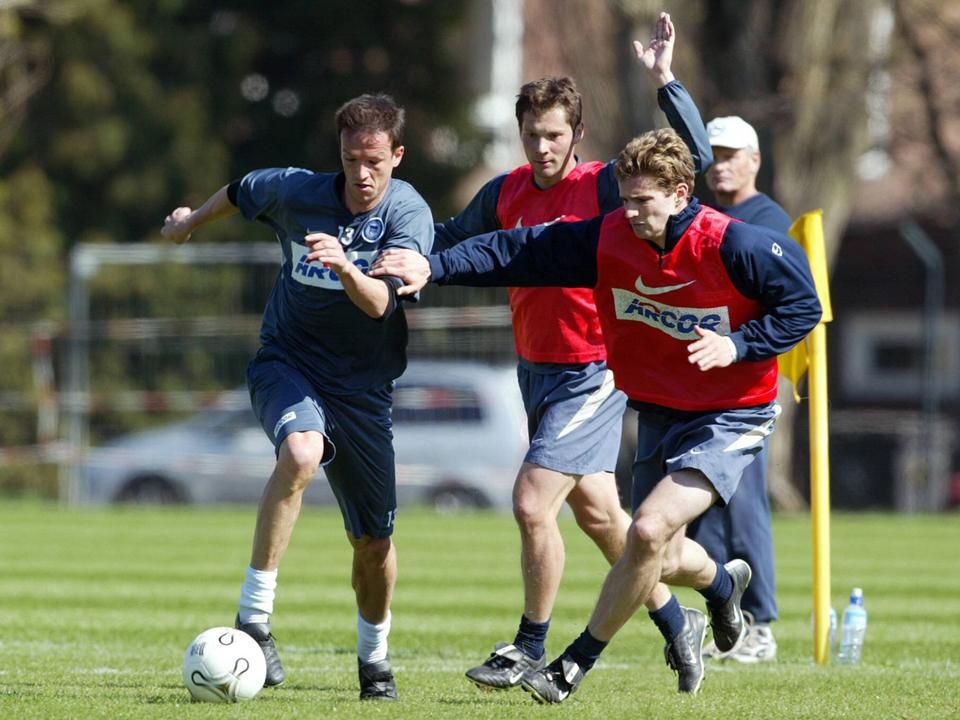 Fredi Bobic (balra) és Arne Friedrich között – még játékosként (Fotó: Imago Images)