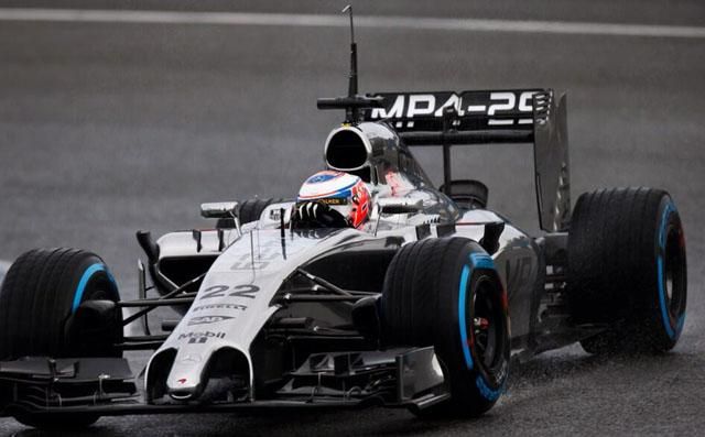 Már Buttonnak is van mért köre a McLarennel (Fotó: Twitter/glenn_dunbar)