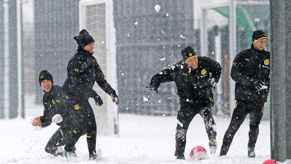 Perisics, Leitner, Schieber és Reus hógolyózik a Dortmund edzésén (forrás: bild.de)