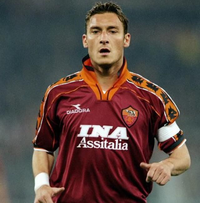 A 23 esztendős Francesco Totti 1999-ből – akár ma is készülhetett volna a kép