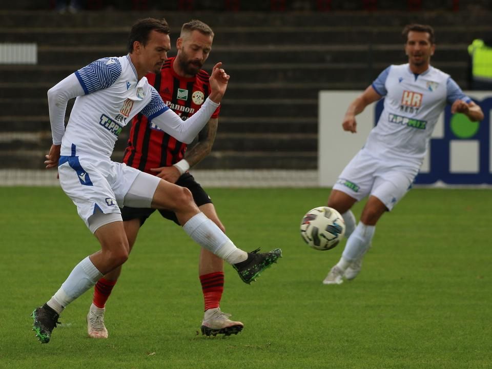 Füredi (balra) góljával már a negyedik percben megszerezte a vezetést a Kozármisleny (Fotó: Hagymási Bence/24óra)