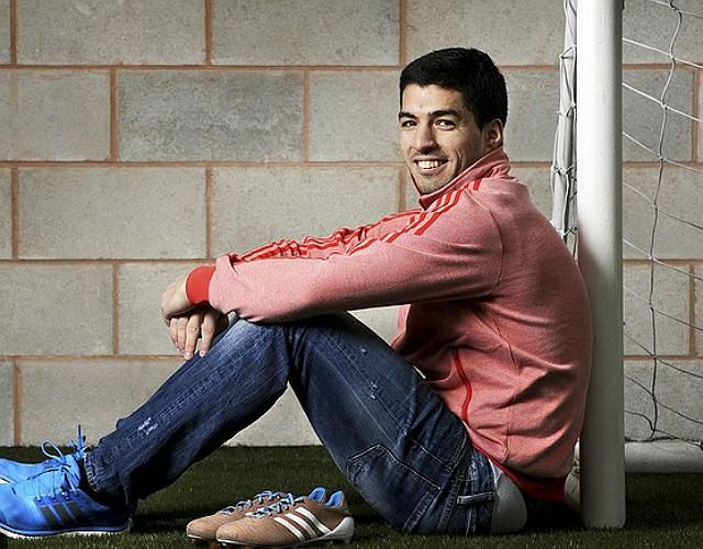 Suárez spéci, kötött cipője az MU ellen debütál (Fotó: dailymail.co.uk)