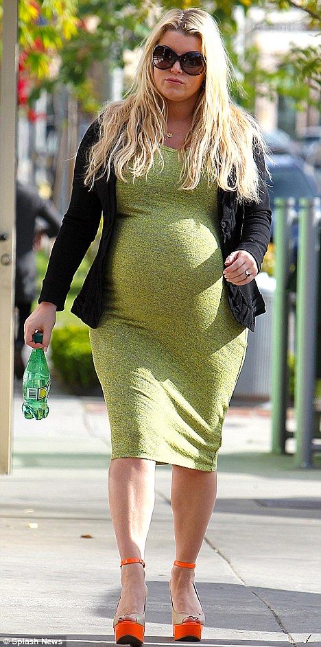 Jessica Simpson, a terhesség utolsó szakaszában (Fotó: Daily Mail)