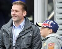 „Apa, egyszer vezethetek én is az 
F1-ben?” – Jos és Max még 2009-ben
