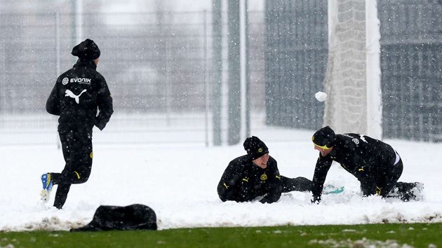 Julian Schieber és Ivan Perisics, a Dortmund edzésén kacag a mókán (forrás: bild.de)