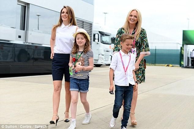 A Spice Girls két tagja, Geri Halliwell és Emma Bunton (Fotó:  Daily Mail)