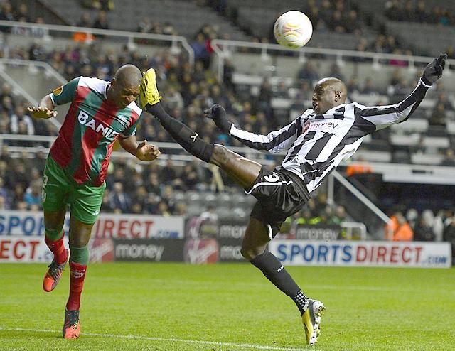 Demba Ba néha nem csak a labdát rúgta – a Newcastle továbbjutott