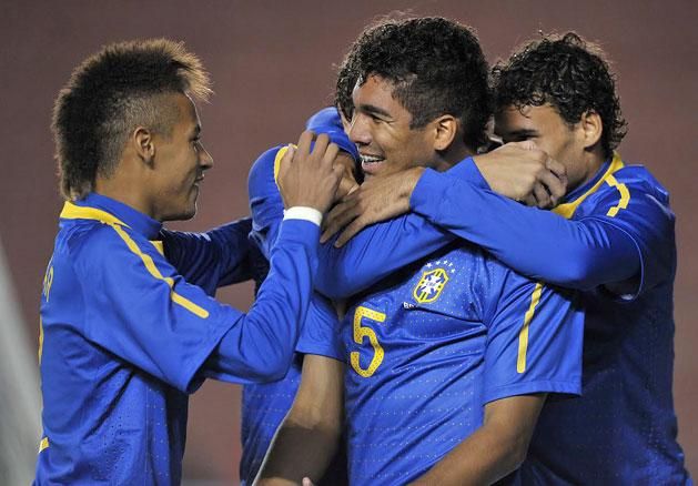 Casemiro a nála csupán 18 nappal idősebb Neymar oldalán szép sikereket ért el a korosztályos válogatottakban (Fotó: AFP)