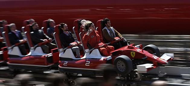 Kit vinne magával az új Ferrari-élményparkba? (Fotók: AFP)