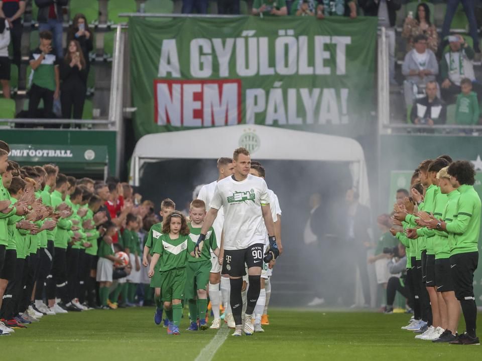 Díszsorfalat kapott a bajnok Ferencváros (Fotó: Török Attila)