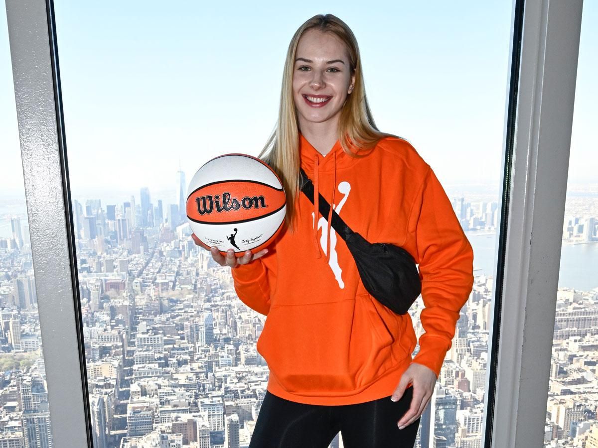 A drafton résztvevő játékosokat, így Juhász Dorkát is elvitték az Empire State Buildingbe egy keretprogramban (Fotó: WNBA)