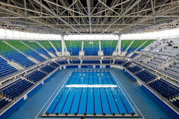 Az Olimpiai Uszoda látképe - fönt láthatók a hatalmas oszlopok (Fotó: AFP)