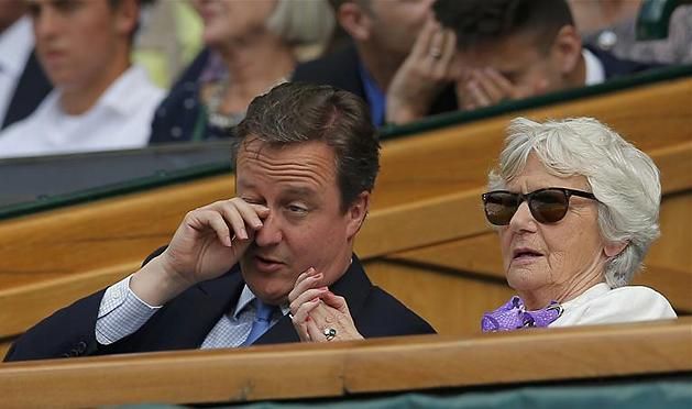 David Cameron és az édesanyja, Mary (Fotó: Reuters)