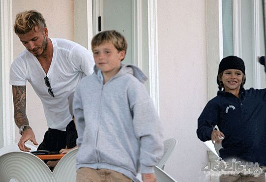 David, Brooklyn és Romeo Beckham (Fotó: Davidbeckham.fans-online.com)