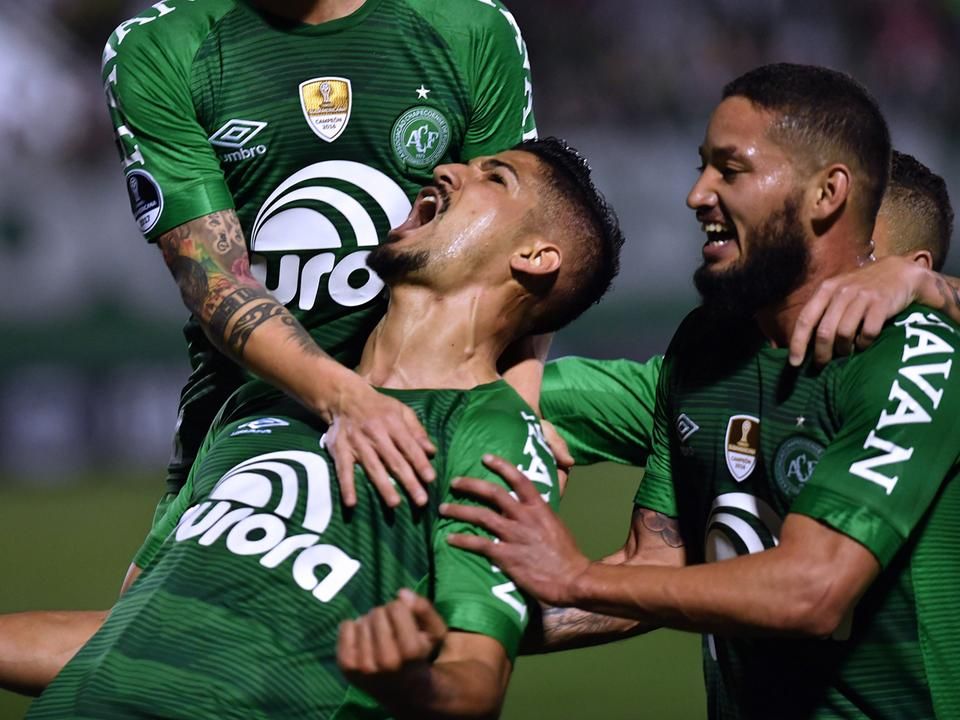 Eksztázis: Túlio de Melo és társai gólt ünnepelnek (Fotó: AFP)