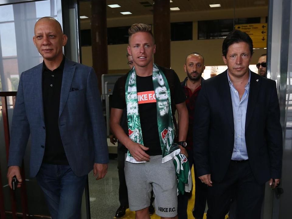 Dzsudzsák Balázs 2015 nyarán Bursaspor-sállal a nyakában (Fotó: AFP)