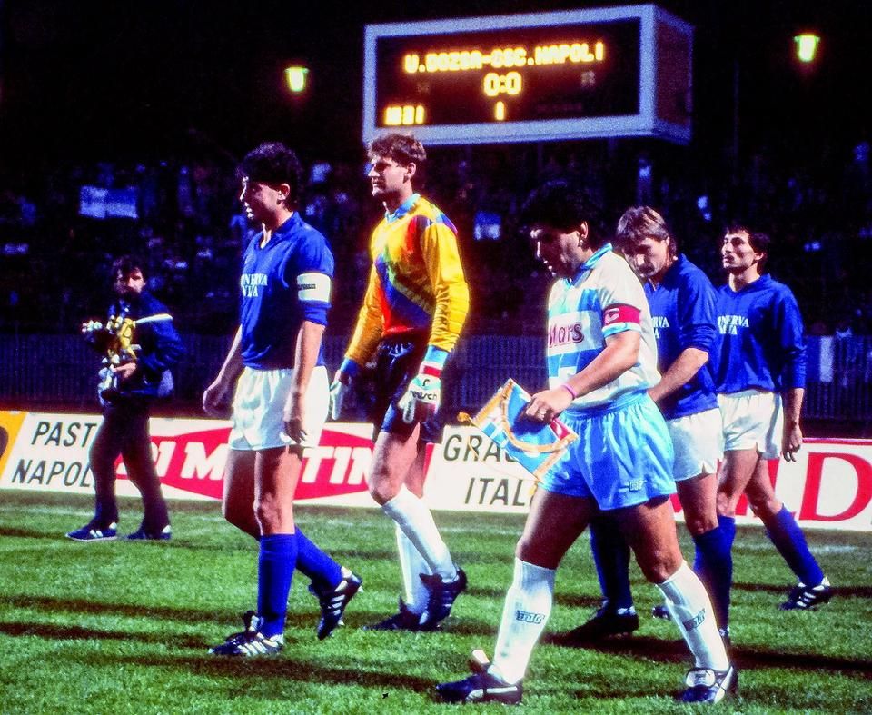 Nápolyi emlék: Szlezák Zoltán (hátul) is futballozhatott Diego Maradona ellen