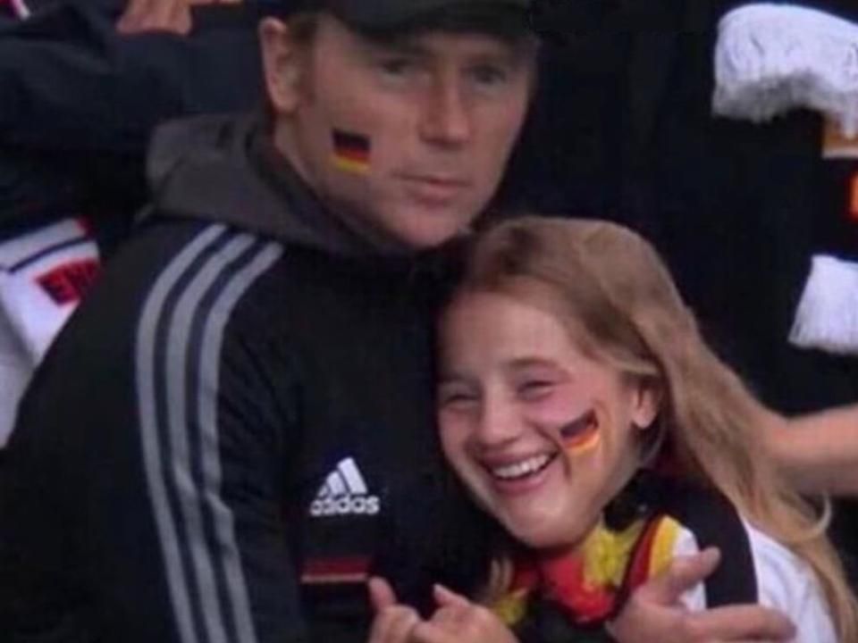 Az angolok elbukták a döntőt – így a mémgyárosok boldoggá „varázsolták” az angol–német meccsen még szomorkodó kislányt
A KÉPRE KATTINTVA MÉMGALÉRIA NYÍLIK!