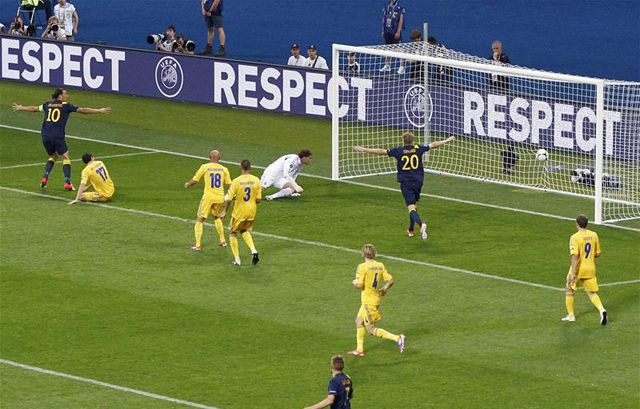 Källström beadása után Ibrahimovic megszerzi az első gólt