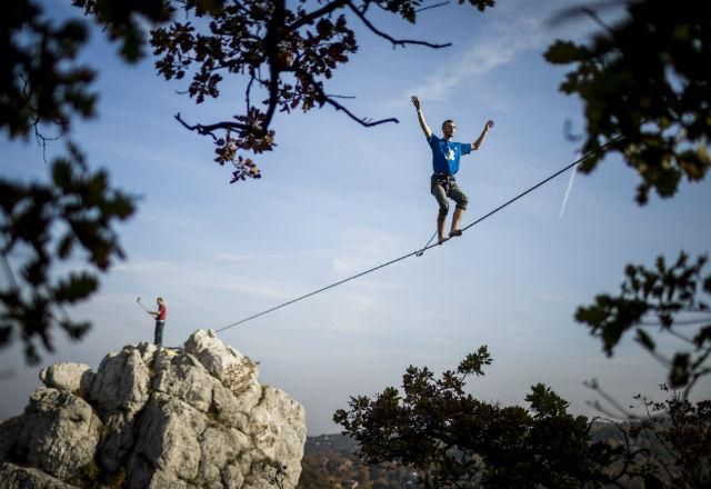 Highline a budai hegyek fölött (Fotó: MTI)