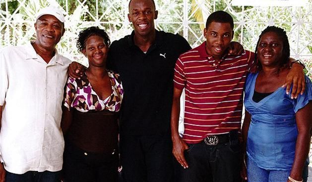 Együtt a család: balról Usain apja, húga, öccse és édesanyja