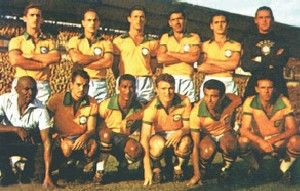 Az 1958-as győztesek (felső sor, balról jobbra): De Sordi, Dino Sani, Bellini, Nilton Santos, Orlando, Gilmar; M. Américo, Joel, Didi, Mazzola, Vavá, Zagallo.