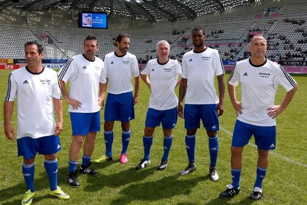 Jó társaság: (balról) Ludovic Giuly, Vincent Candela, Robert Pires, Didier Deschamps, Frederic Piquionne és Christophe Cocard (Fotó: AFP)