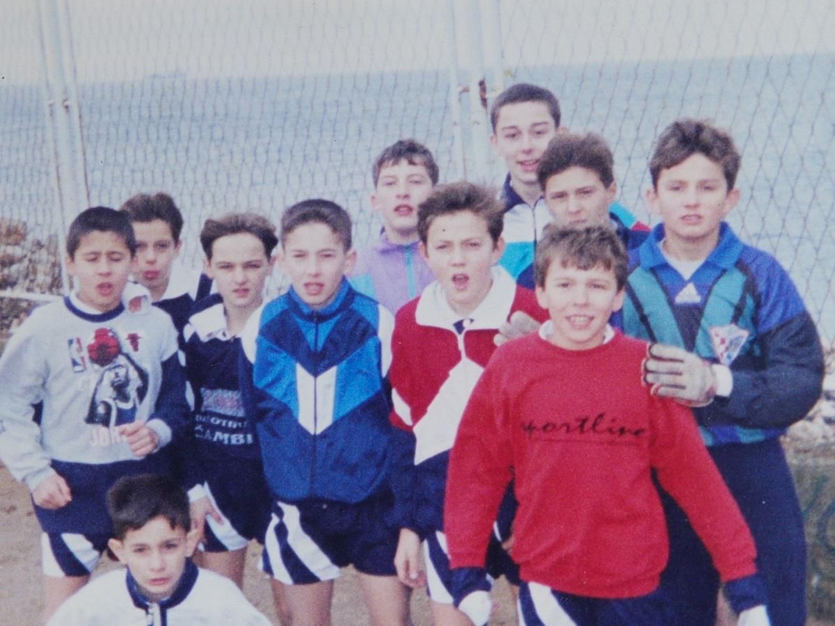 Mario Mandzukic (piros felsőben) már gyermekként is csapata vezére volt (Fotó: Dömötör Csaba)