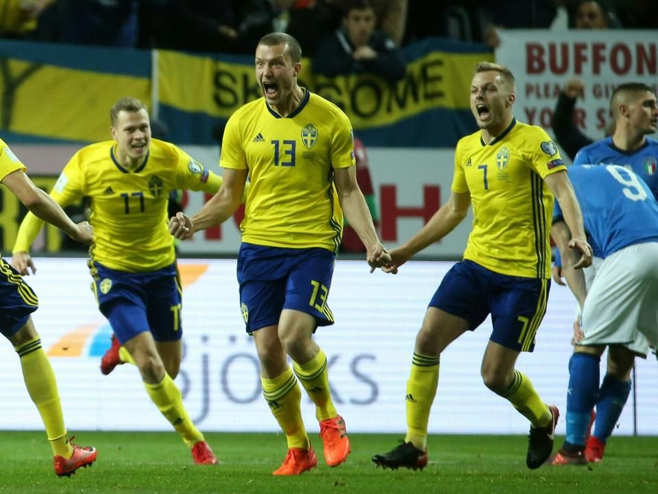 A kényszerű csereként beálló Johansson góljával nyertek a svédek – 30 év után verték meg tétmeccsen az olaszokat (Fotó: AFP)