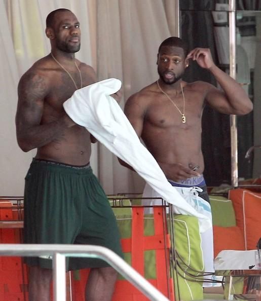 Wade és LeBron a strandon (forrás: necolebitchie.com)