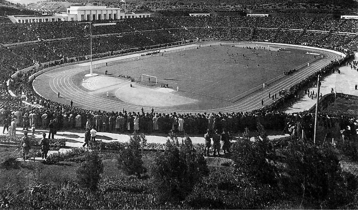 A római Olimpiai Stadion látképe, a mérkőzést csak 80 ezren láthaĴ ák