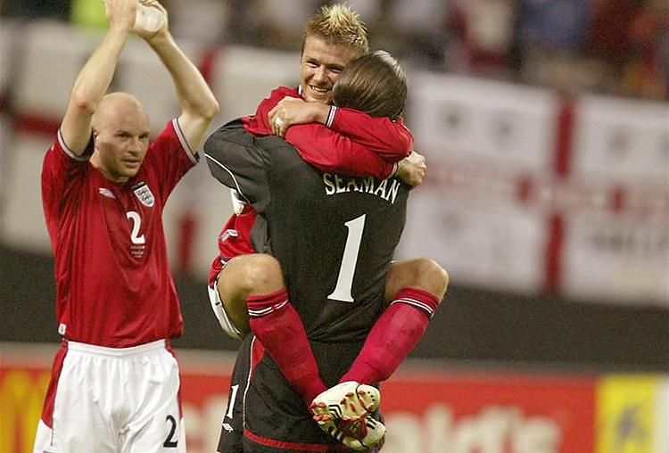 David Beckham és David Seaman az argentinok 2002-es legyőzését ünnepli (Fotó: Reuters)