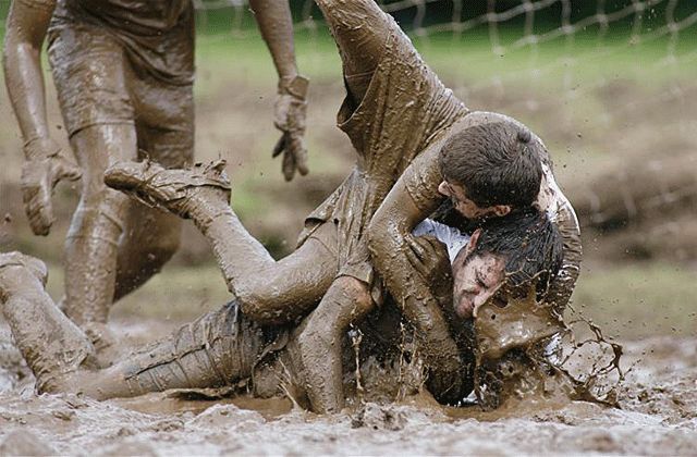 Minden labdáért megküzdenek (Fotó: Action Images)