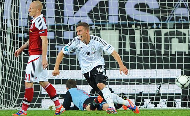 Lukas Podolski góllal ünnepelte 100. válogatottságát (Fotó: Reuters)